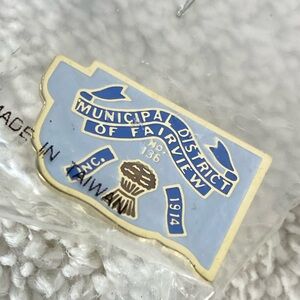 5/$35 Vintage Municipal District Of Fairview Enamel Souvenir Pin